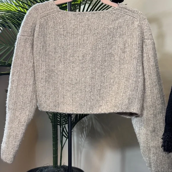 Elegant Beige Women's Crew Neck Sweater - Picture 5 of 7
